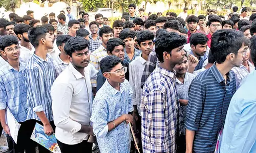 Andhra: आंध्र प्रदेश में इंटरमीडिएट सार्वजनिक परीक्षाएं शुरू