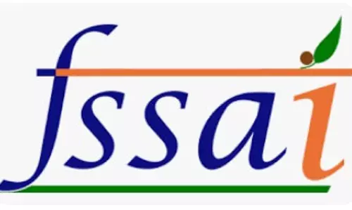 कर्नाटक में इडली बनाने में प्लास्टिक का प्रयोग, एफएसएसएआई ने दी कड़ी चेतावनी कर्नाटक में इडली बनाने में प्लास्टिक का प्रयोग, एफएसएसएआई ने दी कड़ी चेतावनी