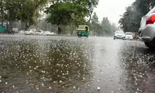 Up News: तेज हवाओं के साथ  बारिश, कई जगहों पर गिरे ओले