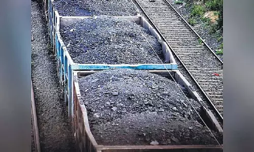 Odisha: कोयला चुराने का प्रयास करते समय किशोर की करंट लगने से मौत Odisha: कोयला चुराने का प्रयास करते समय किशोर की करंट लगने से मौत