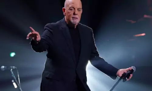कनेक्टिकट कॉन्सर्ट के दौरान गिरने के बाद Billy Joel की हालत में सुधार कनेक्टिकट कॉन्सर्ट के दौरान गिरने के बाद Billy Joel की हालत में सुधार