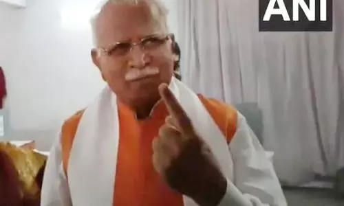 केंद्रीय मंत्री मनोहर लाल खट्टर ने Karnal में वोट डाला