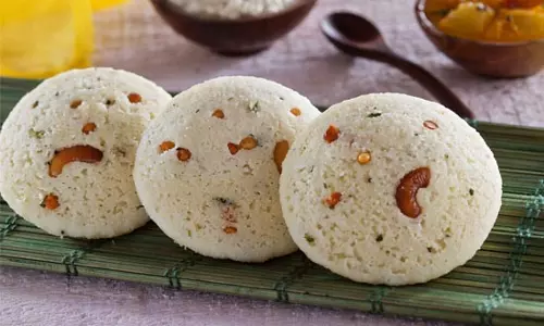 Breakfast: रवा इडली नाश्ते का आनंद लें