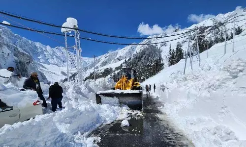 मंडी-कुल्लू मार्ग बहाल, लाहौल-स्पीति में बर्फ हटाने का काम शुरू