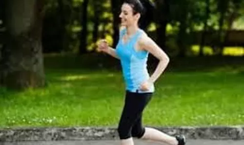 Walking Tips: खाली पेट वॉक करते समय न करें ये 4 गलतियां, हो सकता है नुकसान Walking Tips: खाली पेट वॉक करते समय न करें ये 4 गलतियां, हो सकता है नुकसान