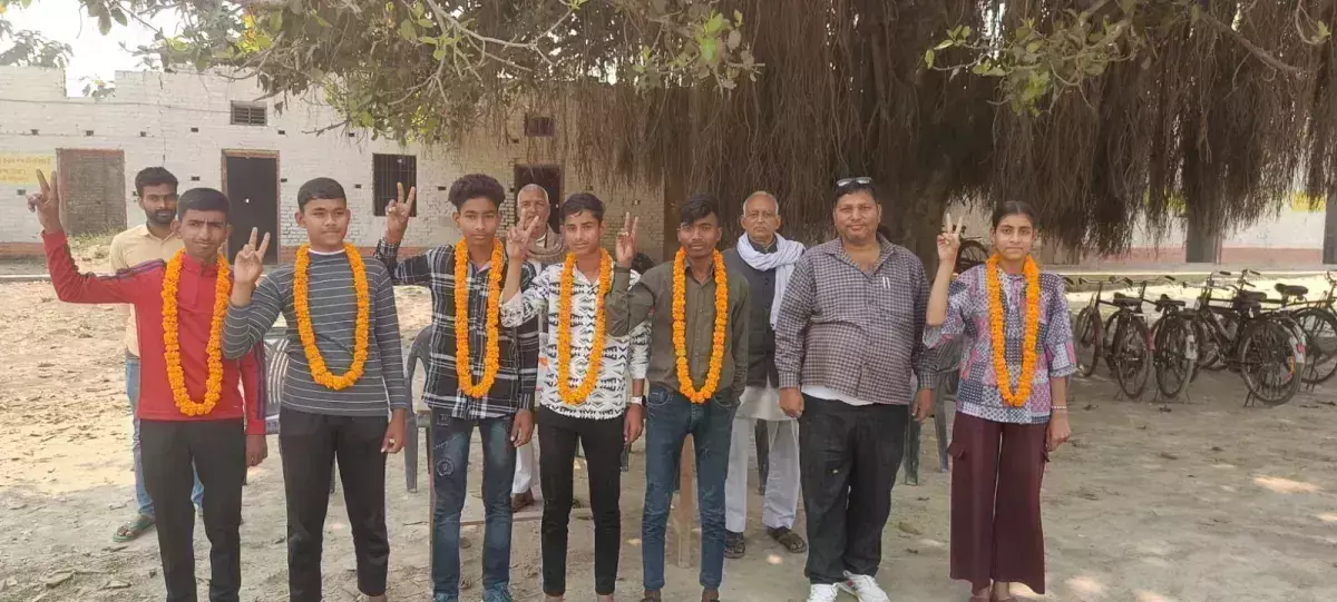 Ballia: 8 छात्रों ने राष्ट्रीय आय एवं योग्यता आधारित छात्रवृत्ति परीक्षा में लहराया परचम Ballia: 8 छात्रों ने राष्ट्रीय आय एवं योग्यता आधारित छात्रवृत्ति परीक्षा में लहराया परचम