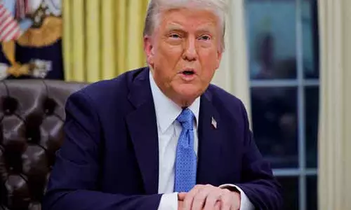 डोनाल्ड ट्रम्प ने अंग्रेजी को US की आधिकारिक भाषा घोषित करने वाले कार्यकारी आदेश पर हस्ताक्षर किए