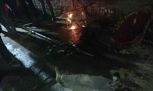 Up News: हाई टेंशन तार की चपेट में आई बारात,2 मजदूर की मौत