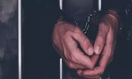 Haryana : लोगों से 50 लाख रुपये ठगने के आरोप में व्यक्ति गिरफ्तार Haryana : लोगों से 50 लाख रुपये ठगने के आरोप में व्यक्ति गिरफ्तार