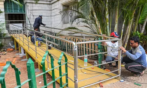 Karnataka: विधान सौध में मुख्यमंत्री सिद्धारमैया के लिए विशेष रैंप Karnataka: विधान सौध में मुख्यमंत्री सिद्धारमैया के लिए विशेष रैंप