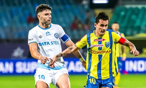 ISL 2024-25: जमशेदपुर एफसी के साथ 1-1 से ड्रॉ के बाद केरल ब्लास्टर्स प्लेऑफ की दौड़ से बाहर ISL 2024-25: जमशेदपुर एफसी के साथ 1-1 से ड्रॉ के बाद केरल ब्लास्टर्स प्लेऑफ की दौड़ से बाहर