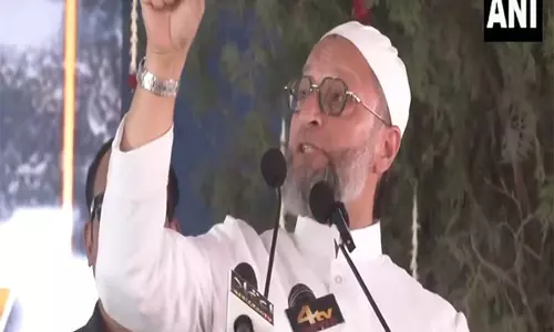 Owaisi ने महाराष्ट्र सरकार द्वारा जन्म प्रमाण-पत्र जारी करने पर रोक लगाने की आलोचना की