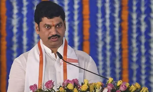 बीड सरपंच हत्या: मुंडे की पत्नी करुणा शर्मा का दावा, बजट सत्र से पहले होगा इस्तीफे का ऐलान बीड सरपंच हत्या: मुंडे की पत्नी करुणा शर्मा का दावा, बजट सत्र से पहले होगा इस्तीफे का ऐलान