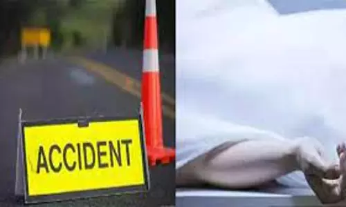 Lakhimpur Kheri: बेकाबू कार ने दो लोगों को रौंदा, बाइक चालक की मौत Lakhimpur Kheri: बेकाबू कार ने दो लोगों को रौंदा, बाइक चालक की मौत