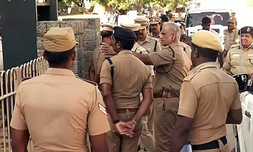 Tamil Nadu: पिता की डांट से परेशान NEET अभ्यर्थी ने की आत्महत्या Tamil Nadu: पिता की डांट से परेशान NEET अभ्यर्थी ने की आत्महत्या