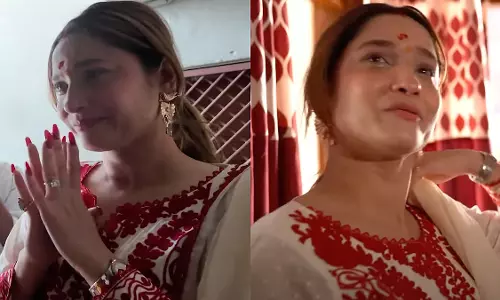 विक्की जैन और माँ के साथ इंदौर में बचपन के घर का दौरा करने पर अंकिता लोखंडे रो पड़ीं, VIDEO