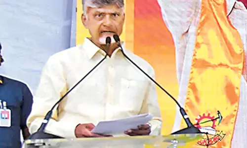 सीएम चंद्रबाबू: YSRCP नेताओं के लिए काम करना सांपों से दूध निकालने जैसा है
