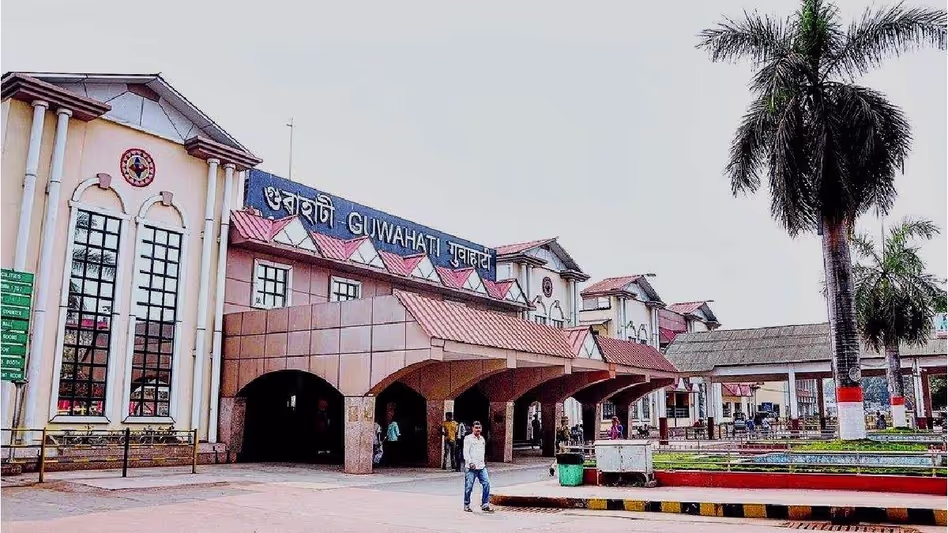 Assam : गुवाहाटी रेलवे स्टेशन पर संगठित चोरी गिरोह पर आरपीएफ की कार्रवाई Assam : गुवाहाटी रेलवे स्टेशन पर संगठित चोरी गिरोह पर आरपीएफ की कार्रवाई