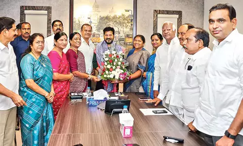 कोच्चि हवाई अड्डे की तर्ज पर बनाया जाएगा मामुनूर हवाई अड्डा: CM Revanth Reddy कोच्चि हवाई अड्डे की तर्ज पर बनाया जाएगा मामुनूर हवाई अड्डा: CM Revanth Reddy