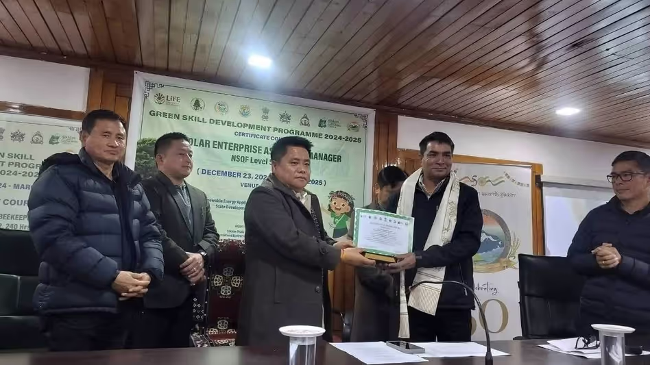 Sikkim : गंगटोक में हरित कौशल बढ़ाने वाला कार्यक्रम संपन्न Sikkim : गंगटोक में हरित कौशल बढ़ाने वाला कार्यक्रम संपन्न