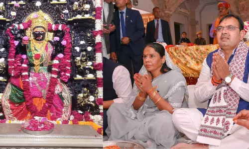 Jaipur: मुख्यमंत्री ने त्रिपुरा सुंदरी मंदिर में पूजा अर्चना कर प्रदेश की खुशहाली की कामना की Jaipur: मुख्यमंत्री ने त्रिपुरा सुंदरी मंदिर में पूजा अर्चना कर प्रदेश की खुशहाली की कामना की