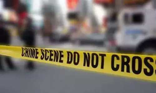 Telangana: ट्रक चालक ने पुलिस स्टेशन की बिल्डिंग से कूदकर भागने की कोशिश की Telangana: ट्रक चालक ने पुलिस स्टेशन की बिल्डिंग से कूदकर भागने की कोशिश की
