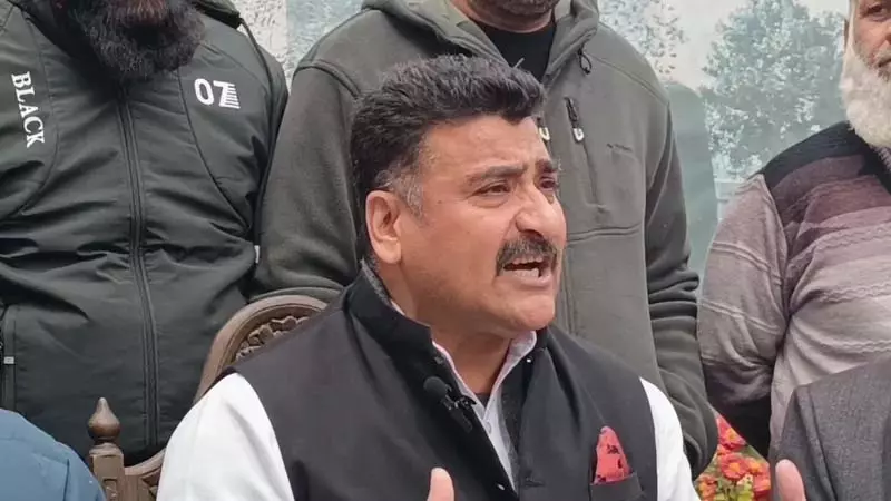 चुनावी राजनीति में एसआरओ-43 को शामिल न करें: एजेकेपीसी अध्यक्ष चुनावी राजनीति में एसआरओ-43 को शामिल न करें: एजेकेपीसी अध्यक्ष
