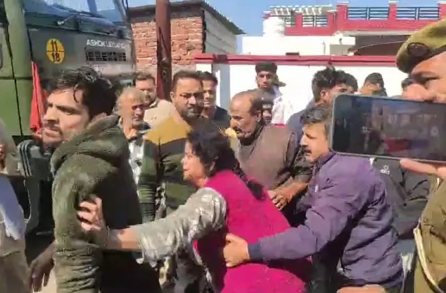 Jammu-Kashmir: स्कूटी सवार बाप-बेटे की सेना के वाहन से टक्कर Jammu-Kashmir: स्कूटी सवार बाप-बेटे की सेना के वाहन से टक्कर
