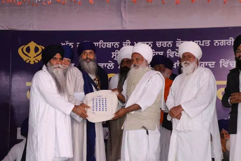 कार सेवा संप्रदाय ने सिख शहीदों के सम्मान में वार्षिक बैठक आयोजित की कार सेवा संप्रदाय ने सिख शहीदों के सम्मान में वार्षिक बैठक आयोजित की