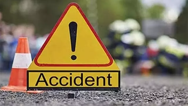 Kolar: बाइक और इनोवा कार में टक्कर, एक बच्चे समेत चार की मौके पर मौत Kolar: बाइक और इनोवा कार में टक्कर, एक बच्चे समेत चार की मौके पर मौत