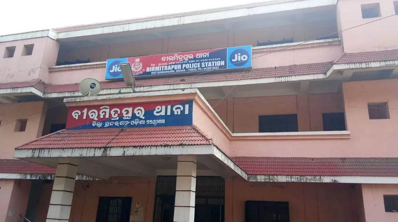 Odisha: सुंदरगढ़ में जमानत पर छूटे बलात्कार के आरोपी की पीड़िता और उसके पति ने हत्या कर दी Odisha: सुंदरगढ़ में जमानत पर छूटे बलात्कार के आरोपी की पीड़िता और उसके पति ने हत्या कर दी
