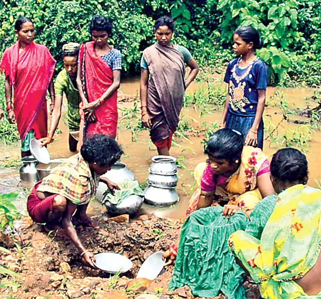 Odisha: कई गांवों के लोग बुनियादी सुविधाओं की कमी के कारण कठिनाइयों का सामना कर रहे Odisha: कई गांवों के लोग बुनियादी सुविधाओं की कमी के कारण कठिनाइयों का सामना कर रहे