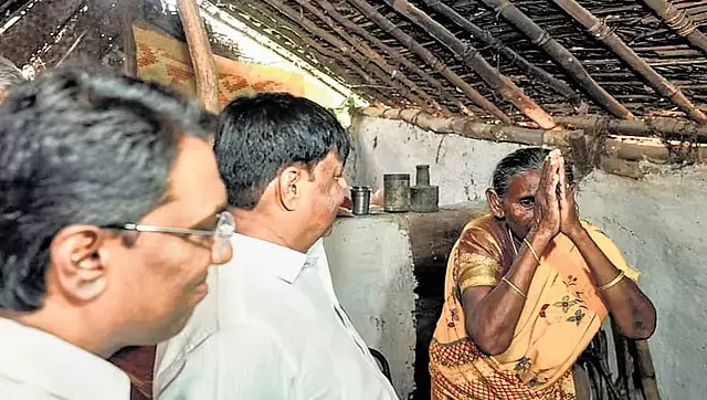 Karnataka: आजादी के 78 साल बाद सोलीगाड़ा के पलार गांव में बिजली कनेक्शन Karnataka: आजादी के 78 साल बाद सोलीगाड़ा के पलार गांव में बिजली कनेक्शन