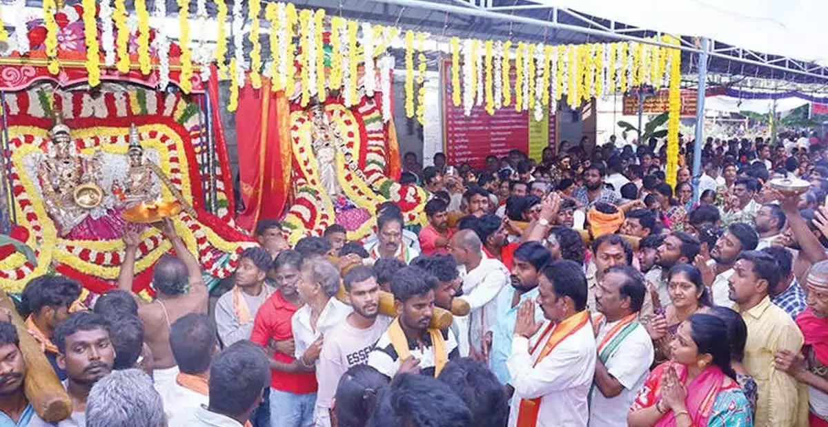Andhra: श्रीकालाहस्ती में कैलासगिरि प्रदक्षिणा का समापन Andhra: श्रीकालाहस्ती में कैलासगिरि प्रदक्षिणा का समापन