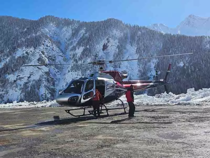 Himachal: गंभीर रूप से घायल व्यक्ति को पांगी से हवाई मार्ग से निकाला गया Himachal: गंभीर रूप से घायल व्यक्ति को पांगी से हवाई मार्ग से निकाला गया