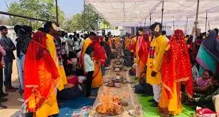 Lakhimpur Kheri: राजेंद्र गिरि स्टेडियम में मुख्यमंत्री सामूहिक विवाह में 333 जोड़ों ने लिए फेरे Lakhimpur Kheri: राजेंद्र गिरि स्टेडियम में मुख्यमंत्री सामूहिक विवाह में 333 जोड़ों ने लिए फेरे