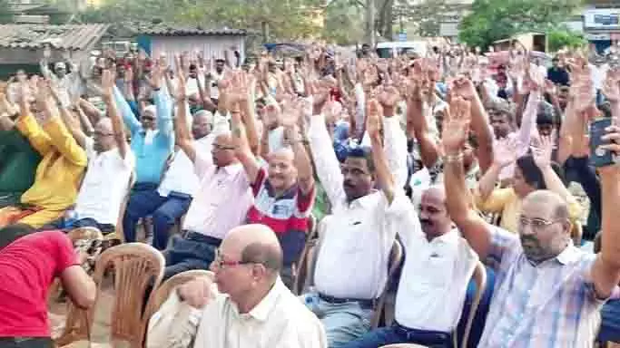 Goa के नागरिकों ने वकील उदय भेंबरे को बजरंग दल की धमकियों के खिलाफ रैली निकाली Goa के नागरिकों ने वकील उदय भेंबरे को बजरंग दल की धमकियों के खिलाफ रैली निकाली