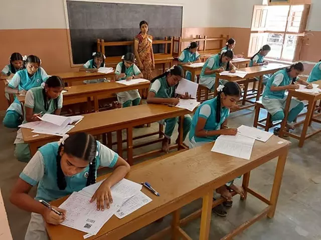 +2 सार्वजनिक परीक्षा: दृष्टिबाधित व्यक्ति पहली बार कंप्यूटर पर परीक्षा दे रहा +2 सार्वजनिक परीक्षा: दृष्टिबाधित व्यक्ति पहली बार कंप्यूटर पर परीक्षा दे रहा
