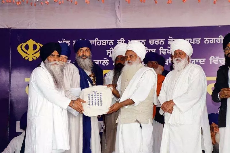 कार सेवा संप्रदाय ने सिख शहीदों के सम्मान में वार्षिक बैठक आयोजित की कार सेवा संप्रदाय ने सिख शहीदों के सम्मान में वार्षिक बैठक आयोजित की