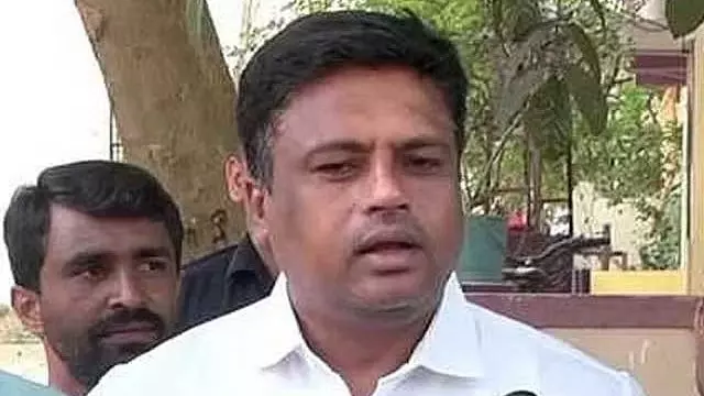 यह नट बोल्ट टाइट है: विधायक रवि गनीगा ने फिल्म उद्योग के अध्यक्ष को दी चेतावनी यह नट बोल्ट टाइट है: विधायक रवि गनीगा ने फिल्म उद्योग के अध्यक्ष को दी चेतावनी
