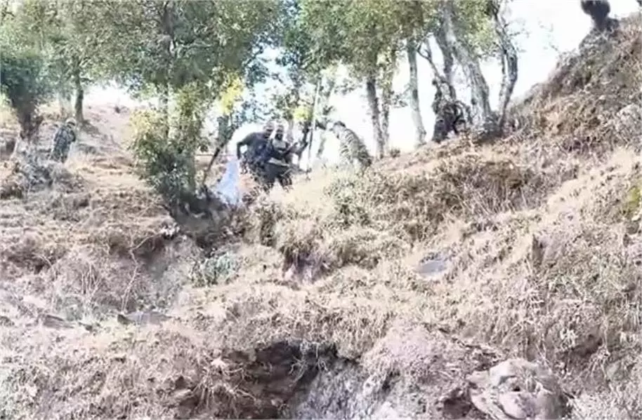 Jammu Kashmir: आतंकवाद के खिलाफ पुलिस सख्त, की बड़ी कार्रवाई Jammu Kashmir: आतंकवाद के खिलाफ पुलिस सख्त, की बड़ी कार्रवाई