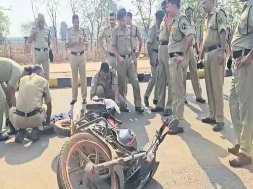 रायपुर : BSF जवान घायल युवक के लिए बने देवदूत रायपुर : BSF जवान घायल युवक के लिए बने देवदूत