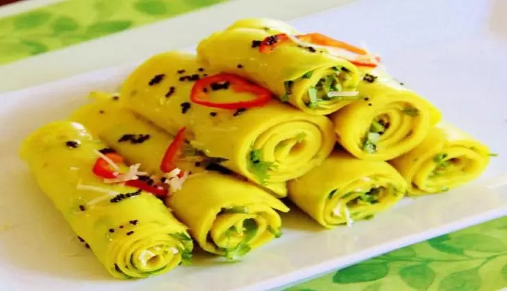 Recipe: गुजरात की सुप्रसिद्ध बेसन खांडवी Recipe: गुजरात की सुप्रसिद्ध बेसन खांडवी