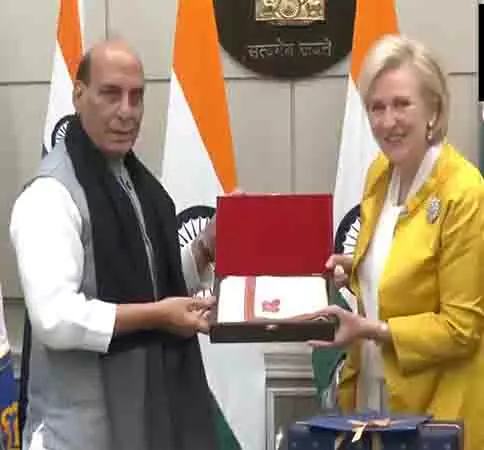 केंद्रीय रक्षा मंत्री राजनाथ सिंह ने बेल्जियम की राजकुमारी एस्ट्रिड से मुलाकात की केंद्रीय रक्षा मंत्री राजनाथ सिंह ने बेल्जियम की राजकुमारी एस्ट्रिड से मुलाकात की