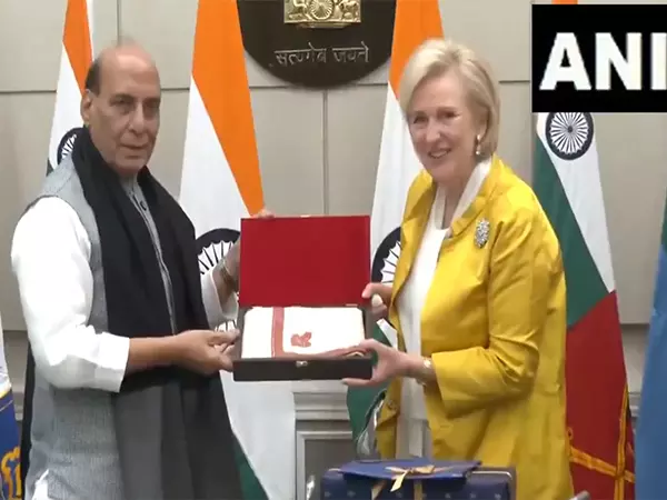 केंद्रीय रक्षा मंत्री Rajnath Singh ने बेल्जियम की राजकुमारी एस्ट्रिड से मुलाकात की केंद्रीय रक्षा मंत्री Rajnath Singh ने बेल्जियम की राजकुमारी एस्ट्रिड से मुलाकात की