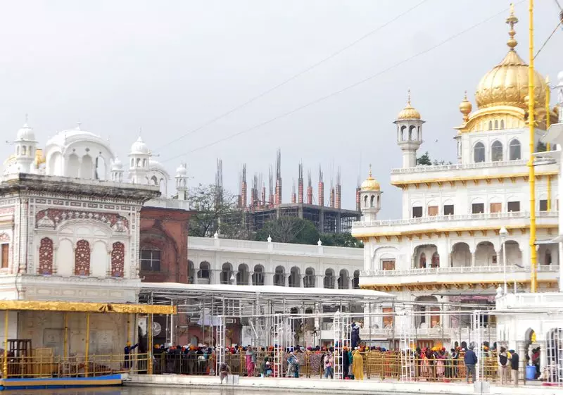 Punjab : स्वर्ण मंदिर के पास बन रही है ‘ऊंची’ इमारत, सिख विद्वान नाराज Punjab : स्वर्ण मंदिर के पास बन रही है ‘ऊंची’ इमारत, सिख विद्वान नाराज