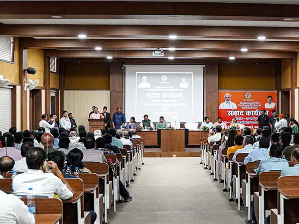 MP के 10 अलग-अलग स्थानों पर उद्योग सम्मेलन आयोजित किया जाएगा: मुख्यमंत्री यादव MP के 10 अलग-अलग स्थानों पर उद्योग सम्मेलन आयोजित किया जाएगा: मुख्यमंत्री यादव