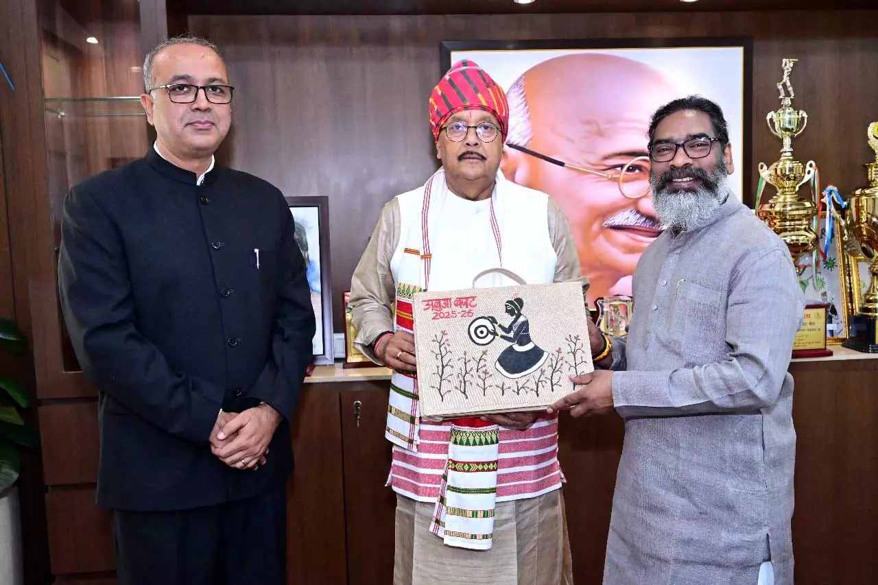 झारखंड सरकार ने 1.45 लाख करोड़ का बजट किया पेश, केंद्र से बकाया 1.36 लाख करोड़ की वसूली के लिए कानूनी कार्रवाई का ऐलान झारखंड सरकार ने 1.45 लाख करोड़ का बजट किया पेश, केंद्र से बकाया 1.36 लाख करोड़ की वसूली के लिए कानूनी कार्रवाई का ऐलान