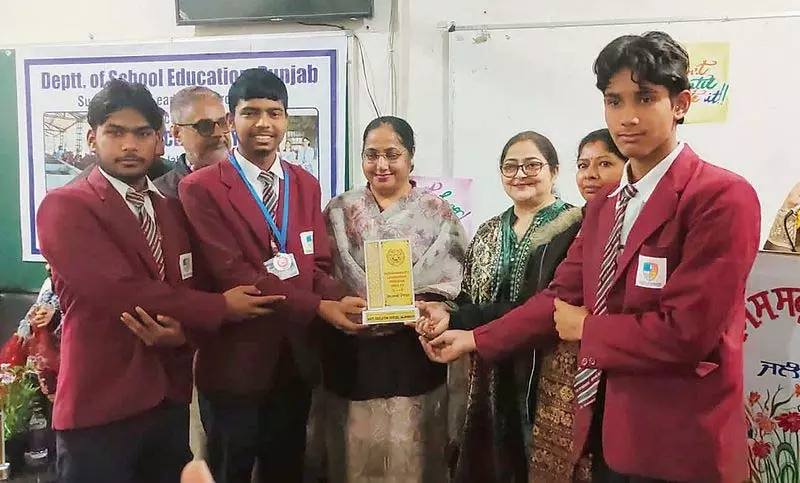 Jalandhar: स्थिरता संबंधी पहल के लिए छात्रों और शिक्षकों को सम्मानित किया गया Jalandhar: स्थिरता संबंधी पहल के लिए छात्रों और शिक्षकों को सम्मानित किया गया