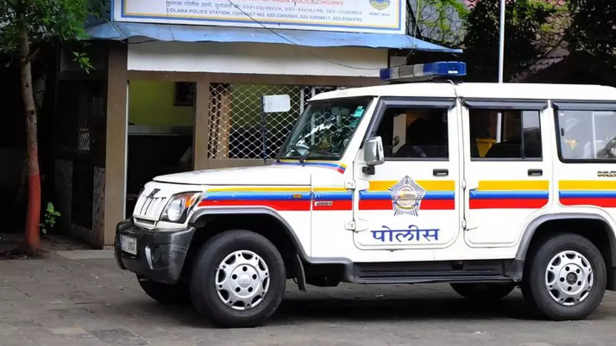 पुणे के स्वर्गेट बलात्कार मामले के बाद, मुंबई पुलिस बस डिपो पर गश्त बढ़ाएगी पुणे के स्वर्गेट बलात्कार मामले के बाद, मुंबई पुलिस बस डिपो पर गश्त बढ़ाएगी